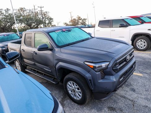 Used 2025 Toyota Tacoma SR5 w/ SR5 Upgrade Package image 7