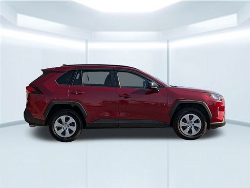 Used 2019 Toyota RAV4 LE image 7