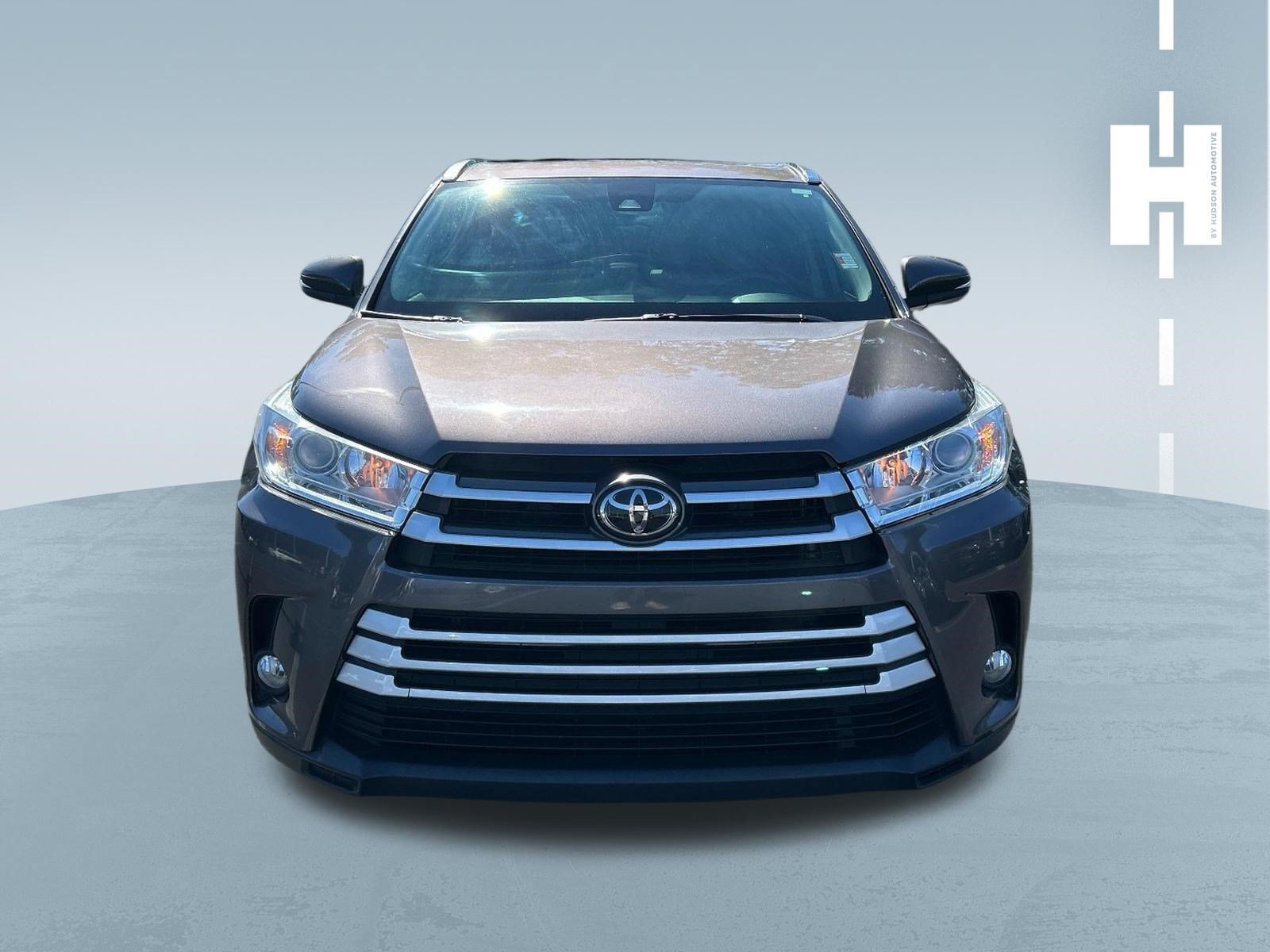 Used 2019 Toyota Highlander XLE FWD image 2