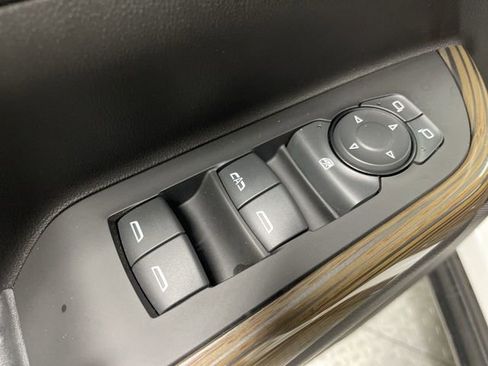 Used 2023 GMC Acadia SLE w/ Driver Convenience Package image 13