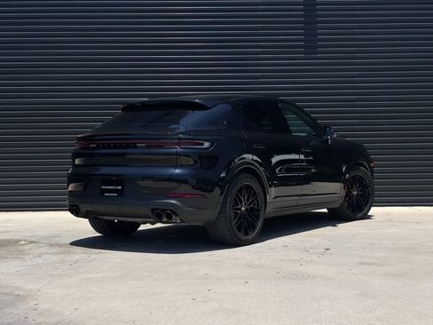Used 2025 Porsche Cayenne S AWD/4WD image 7