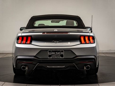 Used 2025 Ford Mustang Premium image 8