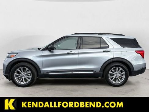 Used 2020 Ford Explorer XLT w/ Equipment Group 202A image 2