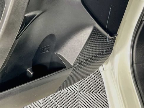 Used 2018 Toyota Corolla LE FWD image 19