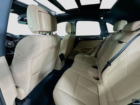 Used 2025 Porsche Macan image 24