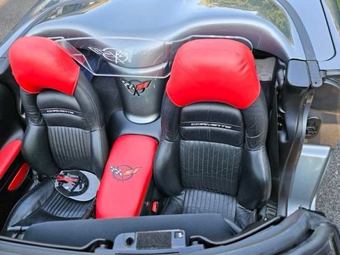 Used 2004 Chevrolet Corvette Convertible w/ Preferred Equipment Group RWD image 12