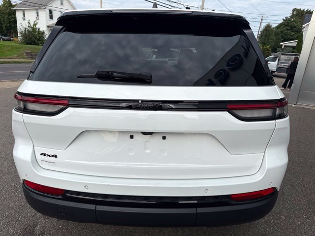 Used 2023 Jeep Grand Cherokee Altitude AWD/4WD image 7