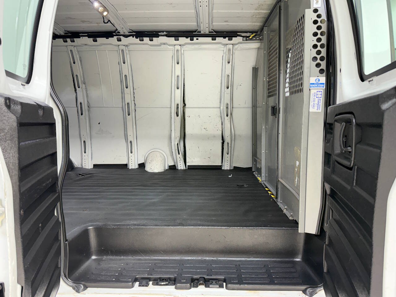 Used 2017 Chevrolet Express 2500 Extended RWD image 35