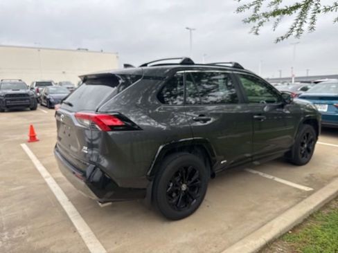 Used 2025 Toyota RAV4 SE image 3