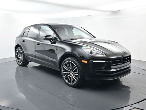 Certified 2025 Porsche Macan image 17