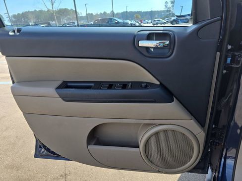 Used 2012 Jeep Compass Sport image 28