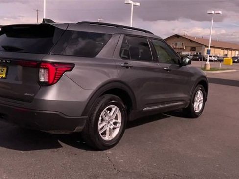 Used 2025 Ford Explorer Active image 9