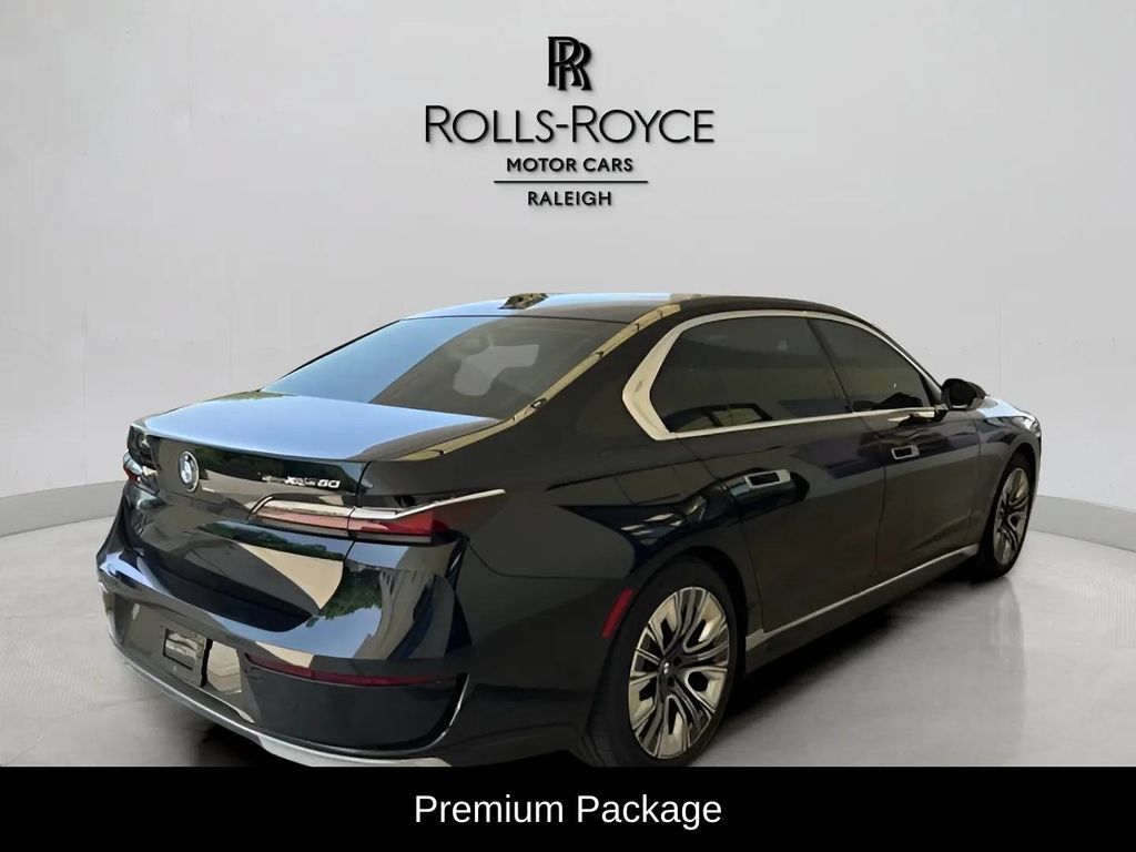 Used 2024 BMW i7 xDrive60 AWD/4WD image 6