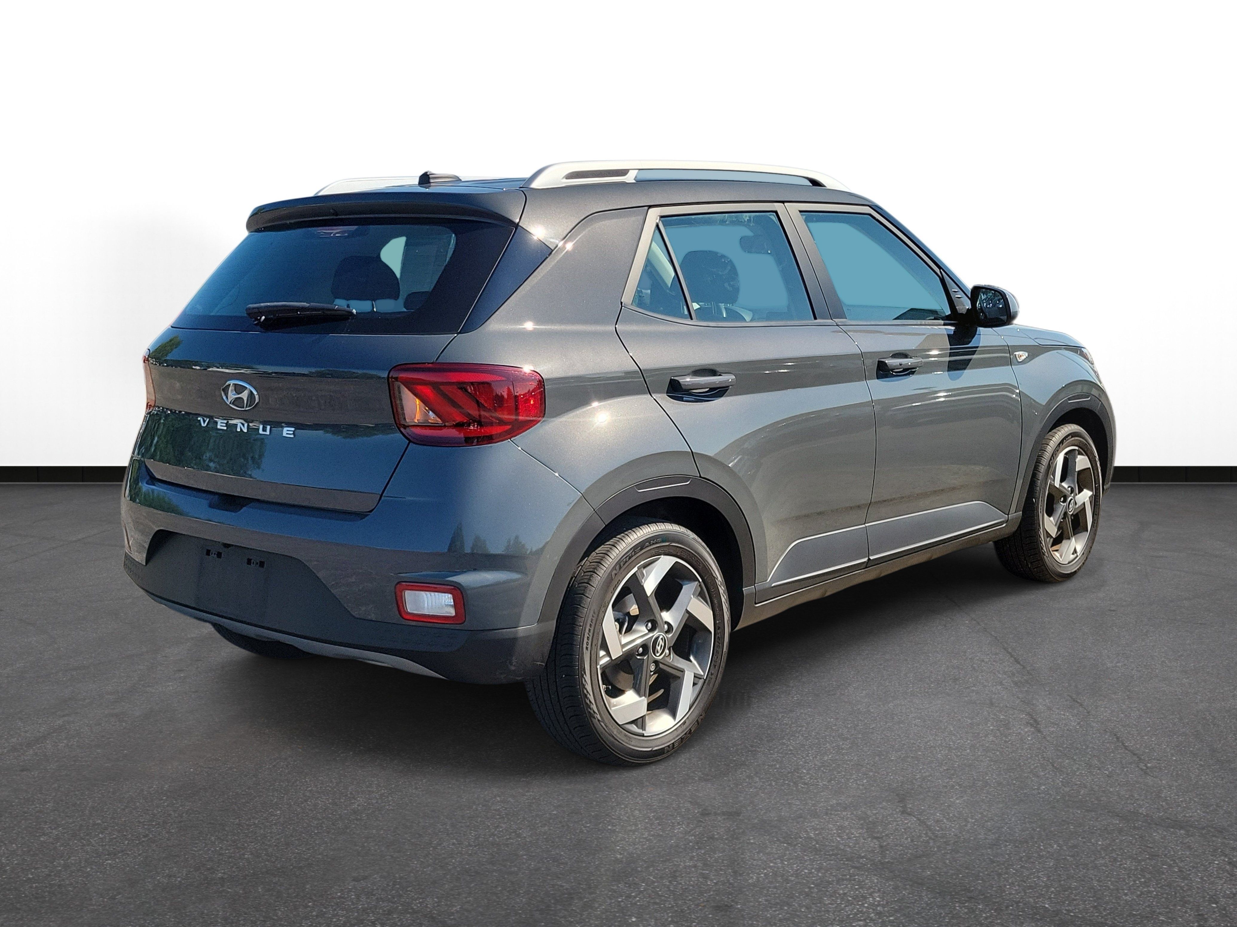 Used 2024 Hyundai Venue SEL FWD image 4