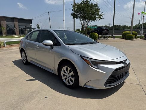 Used 2024 Toyota Corolla LE FWD image 8