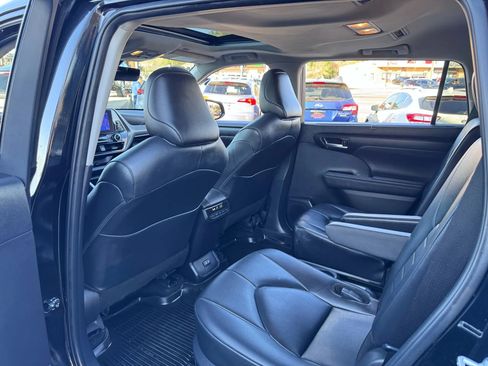 Used 2024 Toyota Highlander XLE image 46