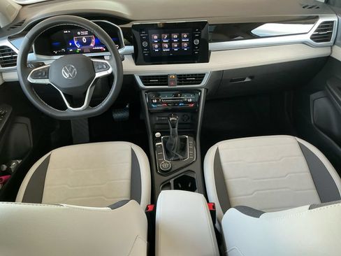 Certified 2025 Volkswagen Taos SE w/ Panoramic Sunroof Package AWD/4WD image 10