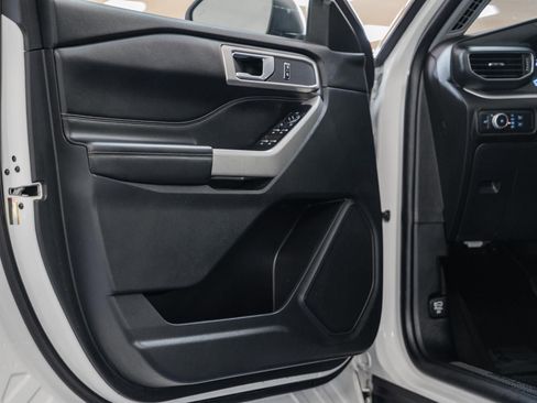 Used 2022 Ford Explorer XLT w/ Equipment Group 202A image 46