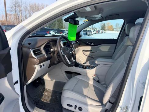 Used 2023 GMC Acadia SLT w/ Preferred Package image 8