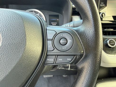 Used 2021 Toyota Corolla LE image 22
