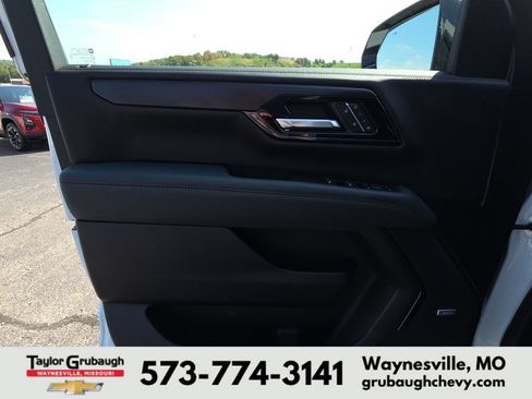 Used 2026 GMC Yukon XL AT4 w/ AT4 Premium Plus Package AWD/4WD image 12