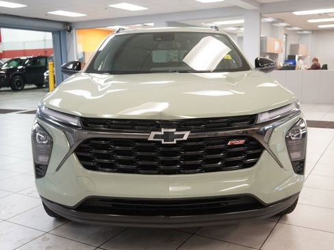 Used 2024 Chevrolet Trax RS w/ Sunroof Package FWD image 18