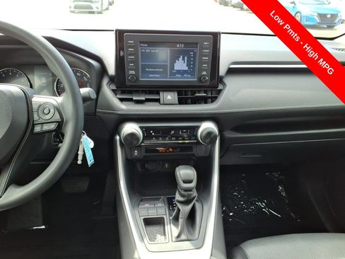 Used 2020 Toyota RAV4 LE FWD image 14