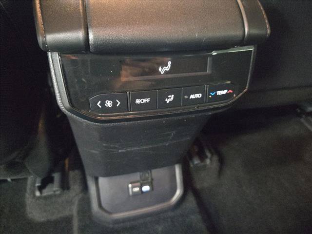 Used 2024 Toyota Highlander LE FWD image 15