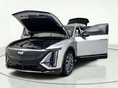 Used 2024 Cadillac Lyriq Sport AWD/4WD image 13