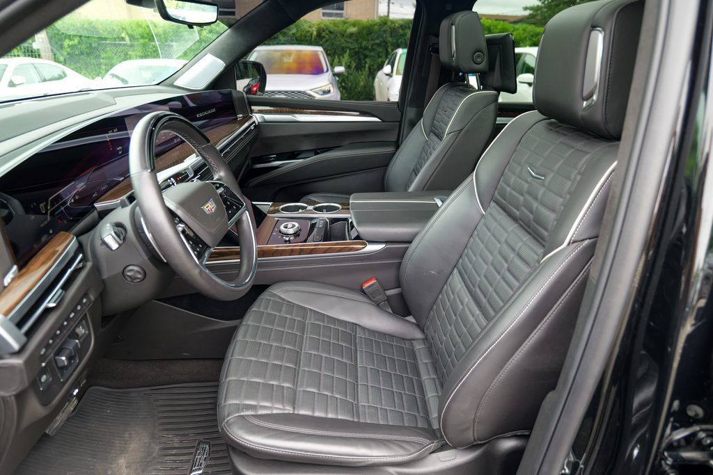 Used 2025 Cadillac Escalade ESV Sport Platinum AWD/4WD image 21