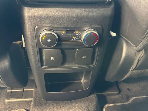 Used 2021 Ford Explorer XLT w/ Equipment Group 202A AWD/4WD image 24
