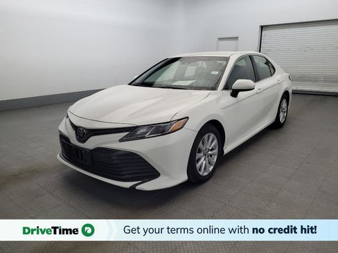 Used 2018 Toyota Camry LE image 1