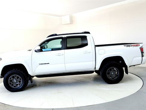 Used 2023 Toyota Tacoma TRD Sport image 3