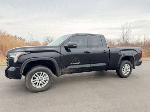 Used 2022 Toyota Tundra SR5 w/ SR5 Premium Package image 2