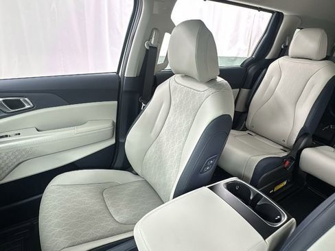 New 2026 Kia Carnival EX FWD image 13