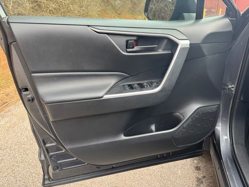 Used 2021 Toyota RAV4 LE image 22