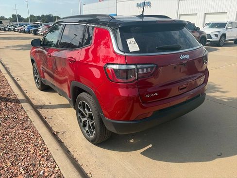Used 2025 Jeep Compass Limited AWD/4WD image 8