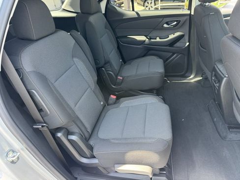 Used 2021 Chevrolet Traverse LT FWD image 8