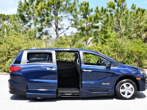 Used 2019 Honda Odyssey EX image 9