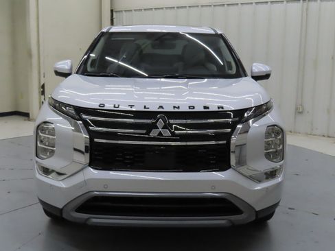 New 2025 Mitsubishi Outlander SE image 8