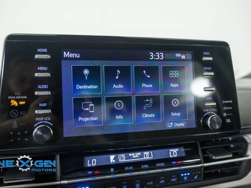Used 2024 Toyota Sienna Limited AWD/4WD image 18