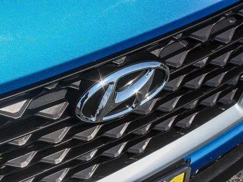 Used 2020 Hyundai Tucson SE w/ Cargo Package image 16