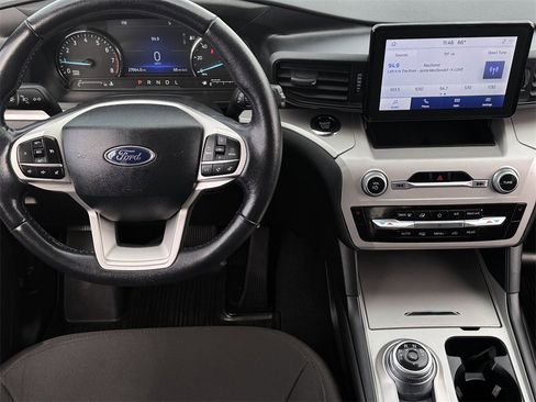 Used 2023 Ford Explorer XLT image 13