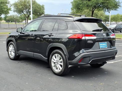 Used 2024 Toyota Corolla Cross LE FWD image 6