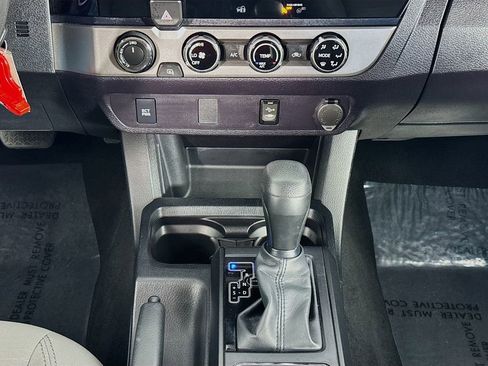 Used 2018 Toyota Tacoma SR image 35