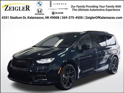 Used 2025 Chrysler Pacifica Limited