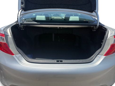 Used 2012 Toyota Camry LE FWD image 19