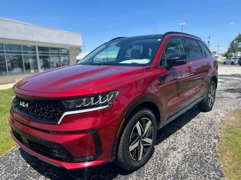Used 2022 Kia Sorento EX w/ Panoramic Sunroof Package FWD image 4