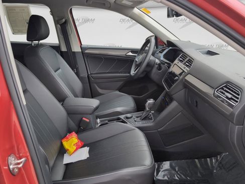 Used 2023 Volkswagen Tiguan SE AWD/4WD image 16
