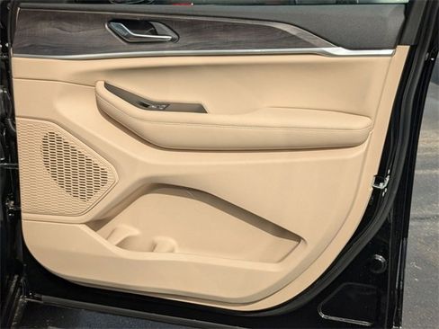 New 2025 Jeep Grand Cherokee Limited image 36